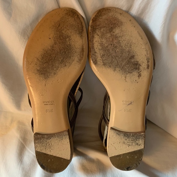 Gucci genuine leather T-strap sandals with buckle closure - Picture 5 of 10